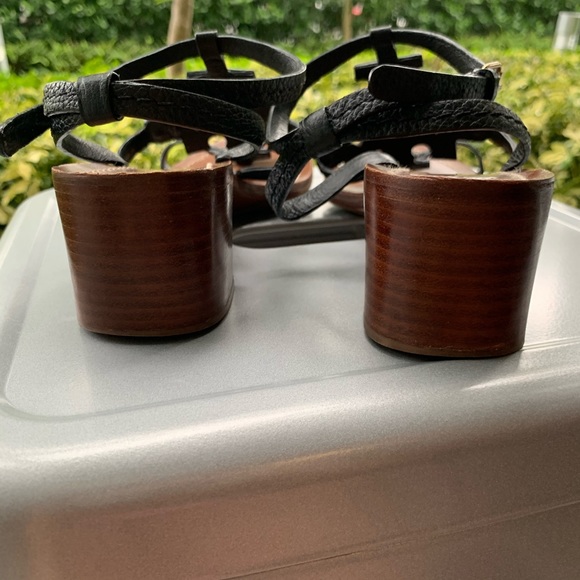 Tory Burch Phoebe Leather Logo Sandal - Picture 6 of 11